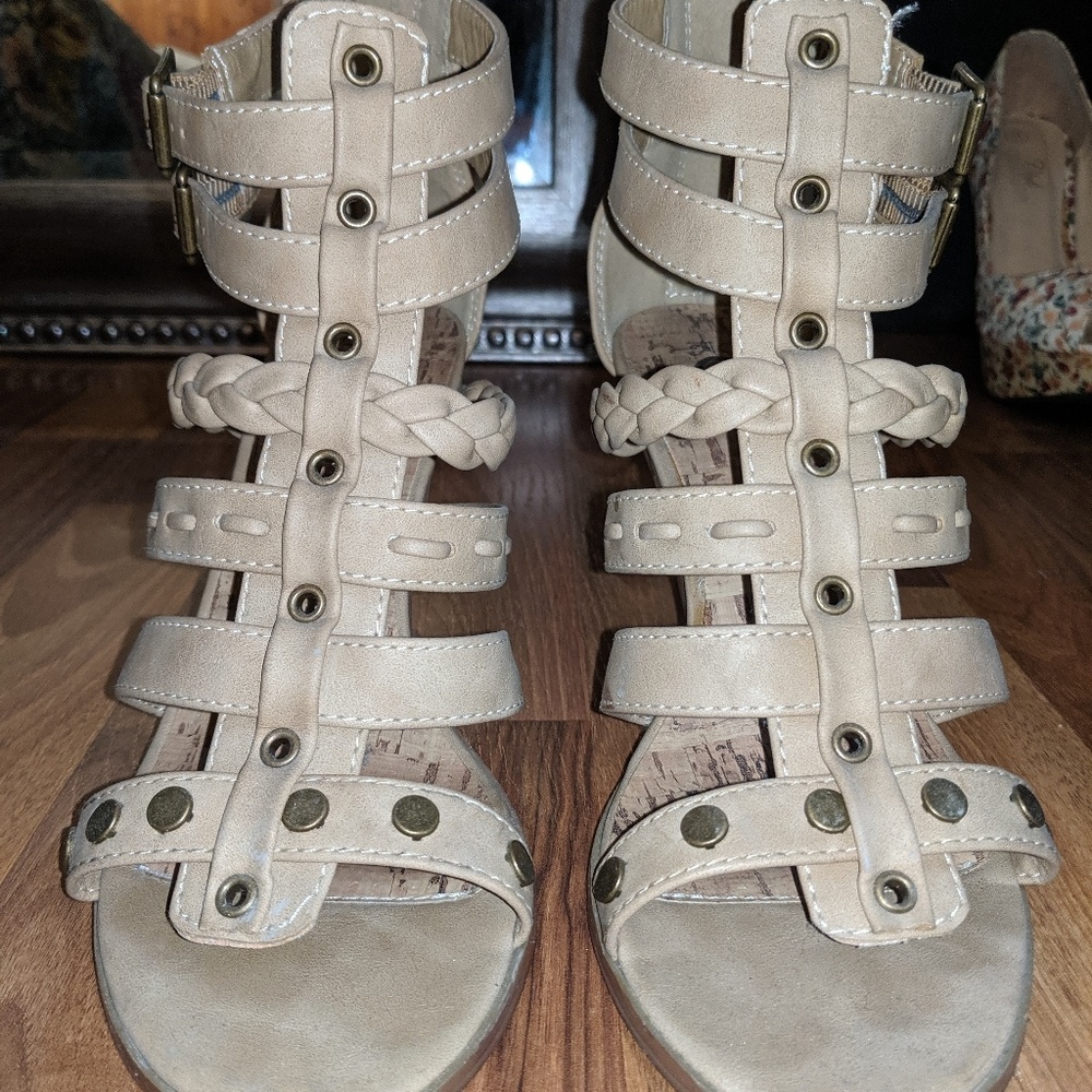Heels - Picture 3 of 3
